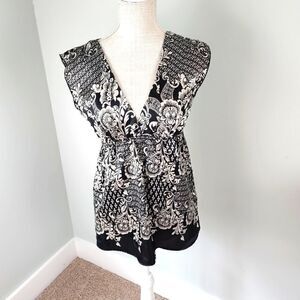 6 Degrees Women's Sleeveless V Neck Elastic Waist Top Size Small